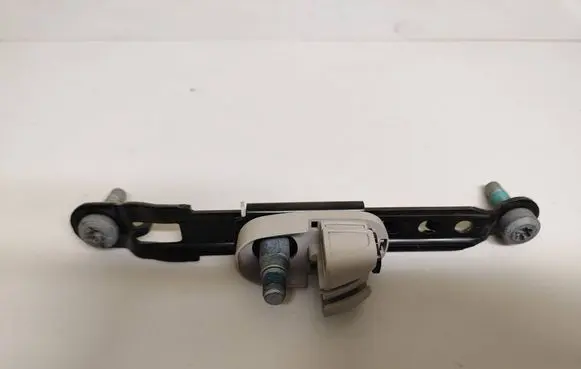 Chrysler Pacifica Seat belt adjustment rail 5LA64PD2AB 34199229BALY 135212R