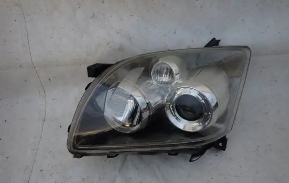 Toyota Avensis T250 Headlight/headlamp