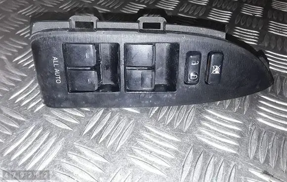 Toyota Prius (XW30) Electric window control switch 515220