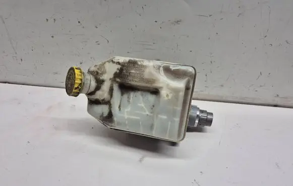 Chrysler Town u0026 Country V Master brake cylinder P04581491AC