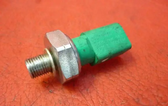 Audi A1 Oil pressure sensor 04L919081