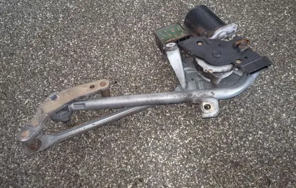 Mercedes-Benz Vaneo W414 Front wiper linkage and motor