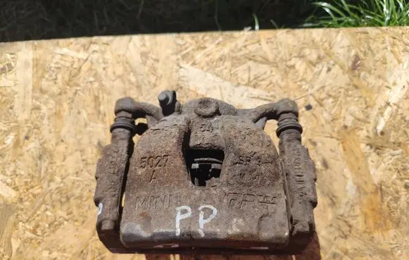Front brake caliper