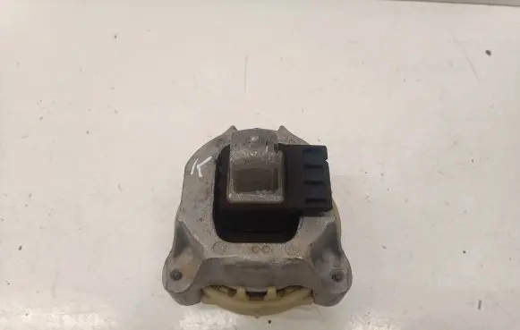 BMW 5 G30 G31 Engine mount bracket 9845313