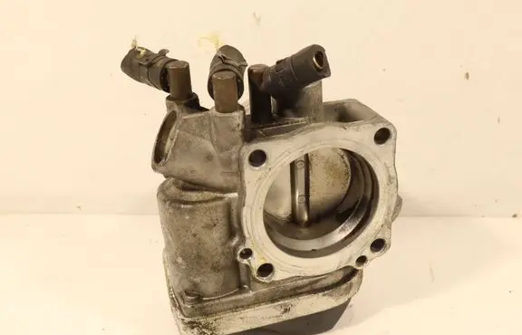 Volkswagen Golf Plus Throttle body valve 06A133062AT