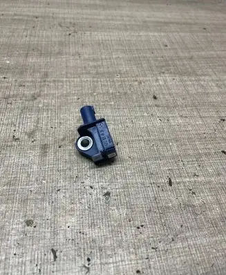 Mercedes-Benz C W204 Airbag deployment crash/impact sensor A2128204926 5WK43872
