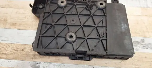 Battery tray