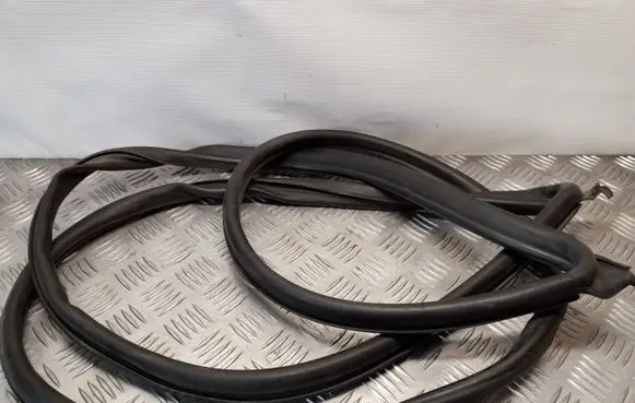 Volkswagen Touareg I Engine compartment rubber 7L6823707B