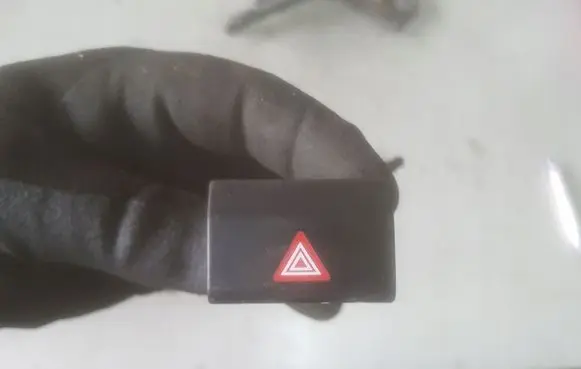 Skoda Superb B6 (3T) Hazard light switch 3T0953235D