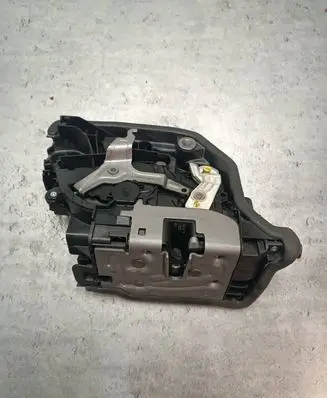 BMW X6 F16 Front door lock 7473146