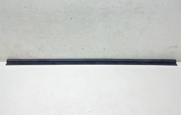 Nissan Qashqai J12 Side skirt front trim 