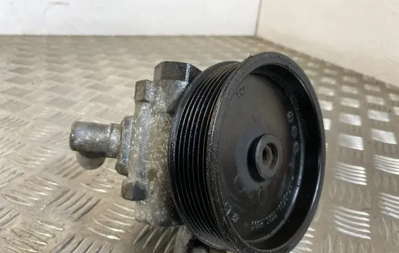 Mercedes-Benz C W203 Power steering pump A0044668201 7692955560 20905128