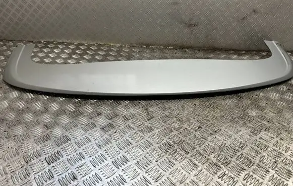 Tailgate/trunk spoiler