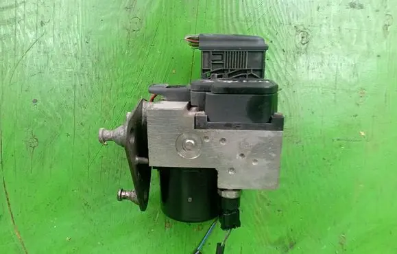 Mercedes-Benz A W168 ABS Pump A0044310912