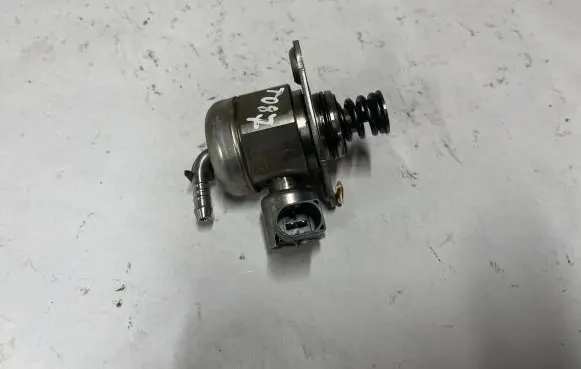 Audi A3 S3 8V Mechanical fuel pump 04E127025B