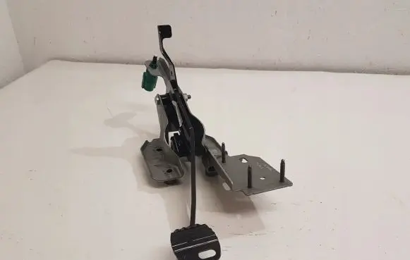 Citroen C4 II Picasso Brake pedal