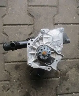 Volkswagen Golf VII Water pump AUDI06L121012A