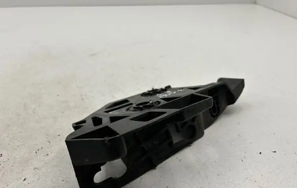 Peugeot 3008 I Front bumper mounting bracket 9684021080 9684022680