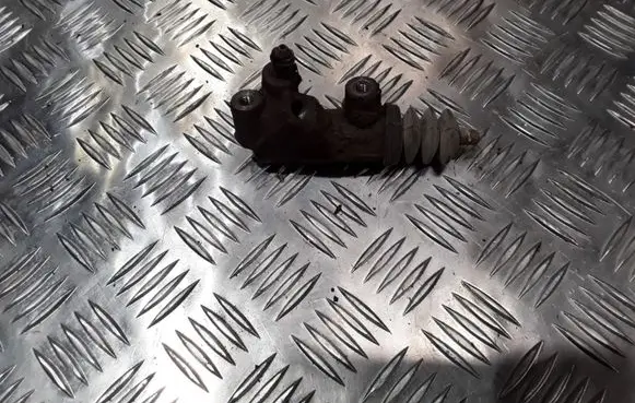 Clutch slave cylinder