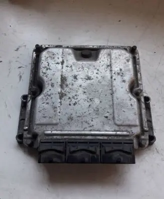 Renault Trafic II (X83) Engine control unit/module 0281010556