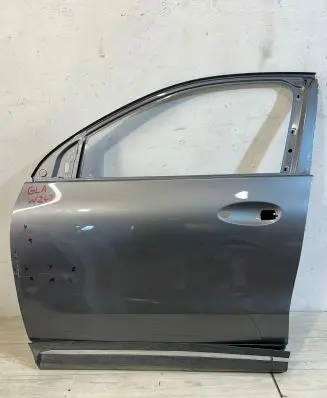 Mercedes-Benz GLA H247 Front door
