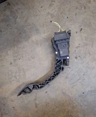 Ford Focus C-MAX Accelerator throttle pedal 3M519F836CF 6PV00864109