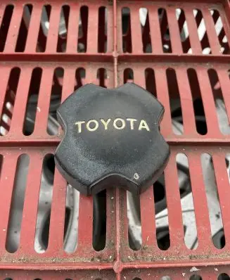 Toyota Corolla E80 Original wheel cap 6318