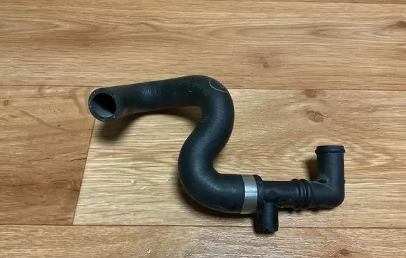Audi A8 S8 D3 4E Engine coolant pipe/hose 4E1819672A 4E0819163B