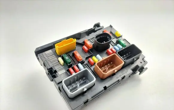 Citroen C4 I Picasso Fuse module 9664055680