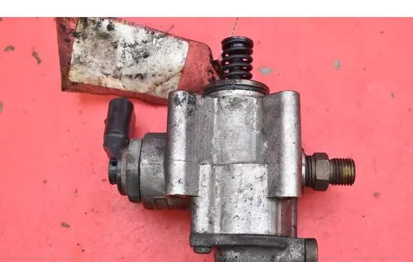 Audi A4 S4 B7 8E 8H In-tank fuel pump 06E127025G
