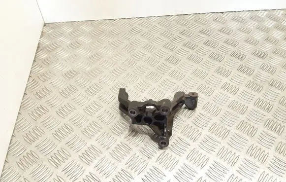 Volkswagen Tiguan Engine mounting bracket 04L425