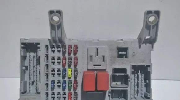 Fiat Albea Fuse box cover 46765989