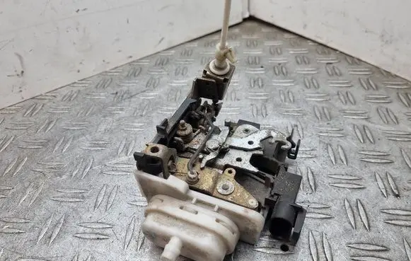 Audi A8 S8 D2 4D Front door lock 4D1837016D