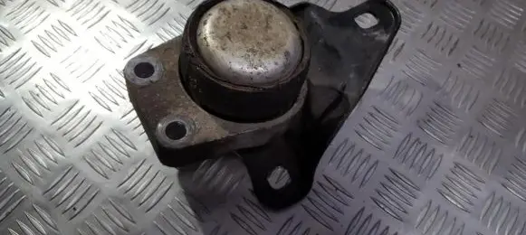 Ford Mondeo MK II Engine mount bracket