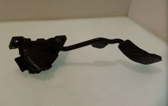 Volkswagen PASSAT B5.5 Accelerator throttle pedal 8E2721523C