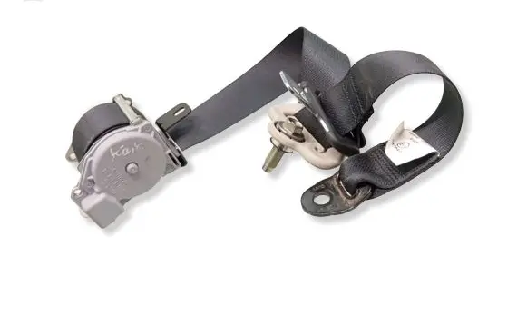 Nissan Note (E12) Rear seatbelt 067641