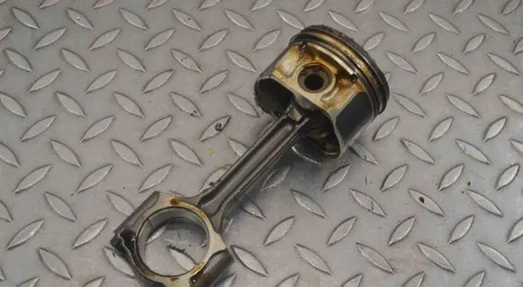 Nissan X-Trail T32 Piston 1KC