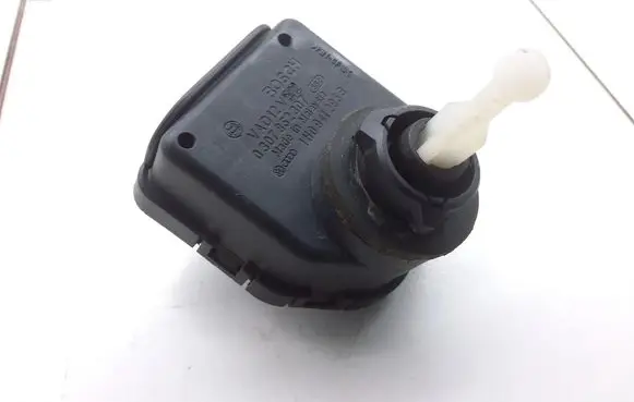 Volkswagen Golf III Headlight level adjustment motor 1H0941295B 0307852307