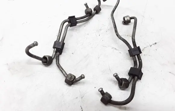 Fuel injector supply line/pipe