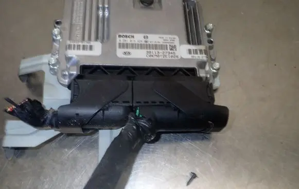 KIA Sportage Engine control unit/module ECU 39113-27345