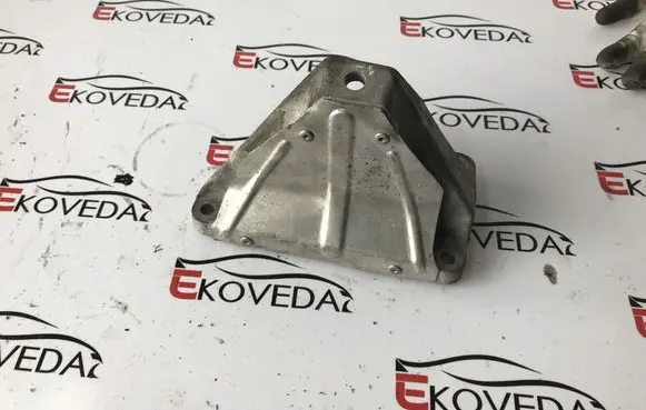 BMW 5 GT F07 Engine mounting bracket 6777628