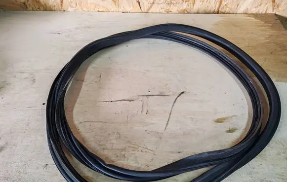 Toyota RAV 4 (XA40) Trunk rubber seal (body)