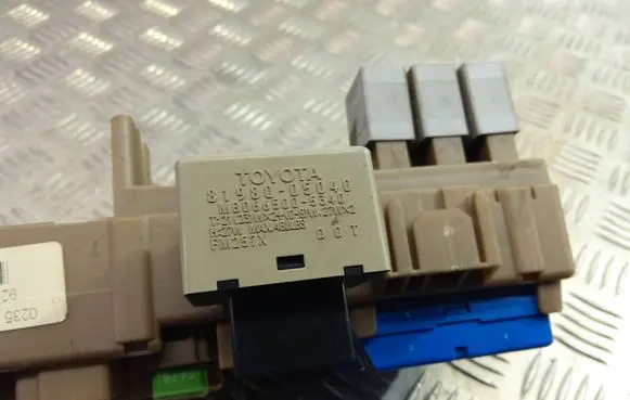 Toyota Corolla E120 E130 Fuse module 82641-02040 MB2323008521