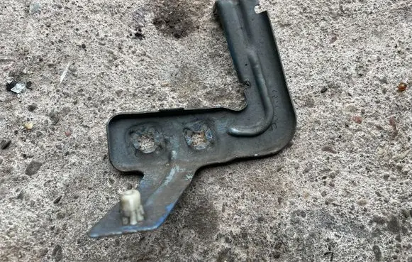 BMW 1 F20 F21 Fender mounting bracket