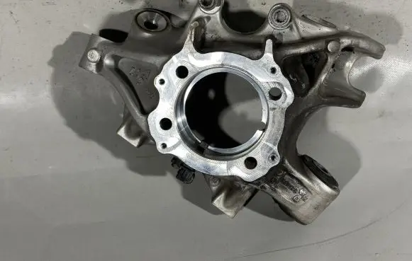 Porsche Cayenne (92A) Rear wheel hub spindle/knuckle 95833161100 95833161101 7P0505435