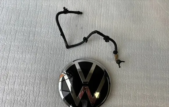 Volkswagen Amarok II Manufacturer badge logo/emblem N1XB-E42550-AC