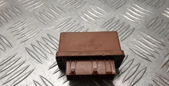 Peugeot 607 Fuel pump relay 240109