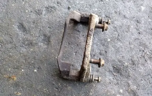 Ford Mondeo Mk III Front Brake Caliper Pad/Carrier 