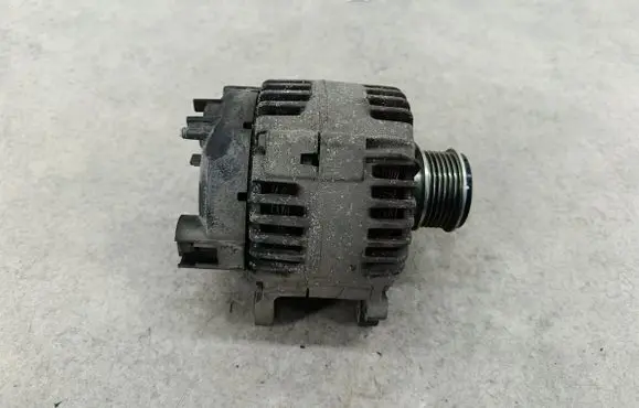 Skoda Octavia Mk2 (1Z) Generator/alternator 06F903023C