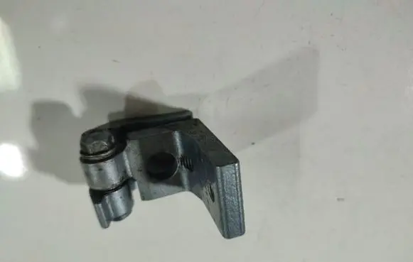 Skoda Octavia Mk2 (1Z) Rear door lower hinge 